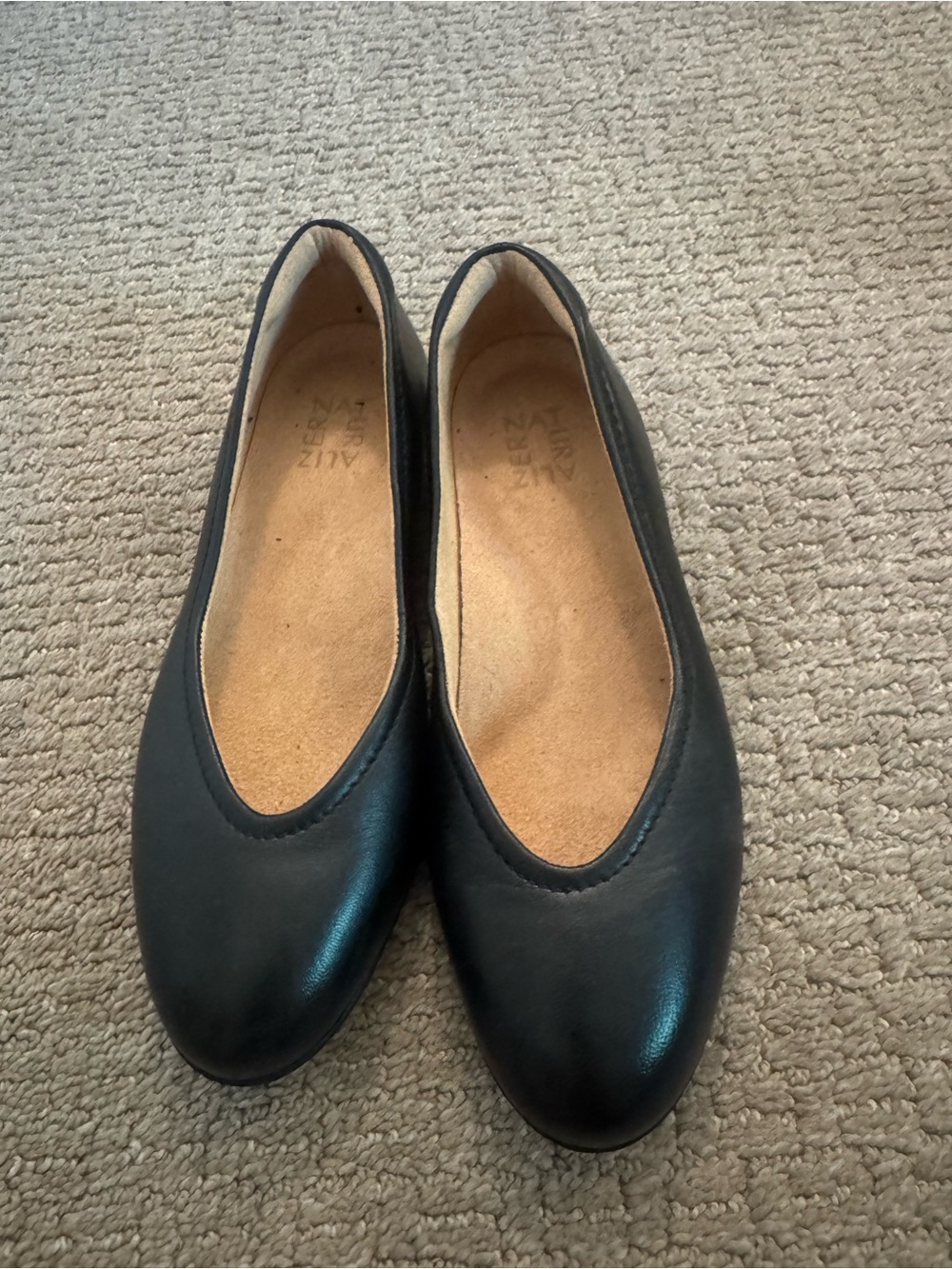 Naturalizer Black Leather Round-Toe Slip-On Flats